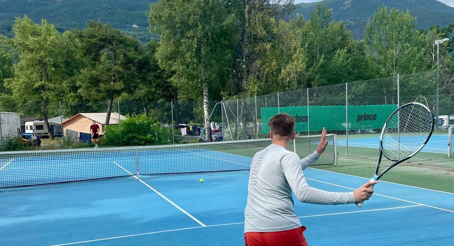 Optioneel potje tennis bij camping Optioneel potje tennis bij camping